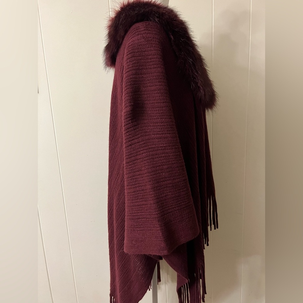 Ladies poncho faux fur trim fringe maroon wine burgundy - Picture 4 of 7